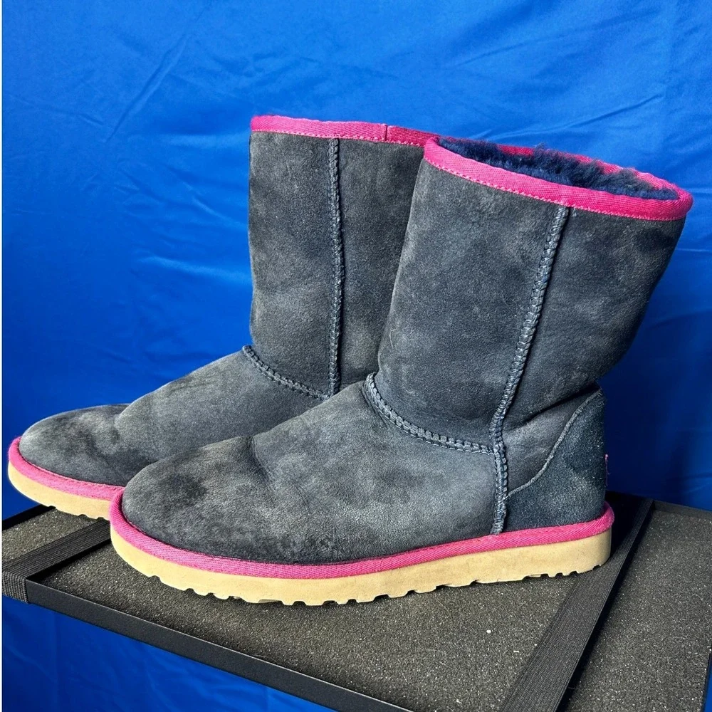 UGG Womens Navy Classic Short Boots Sz 8 Pull-On Sheepskin Leather Soft Winter